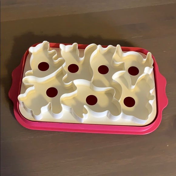 Tupperware Vintage Pink and White Jello Mold (Animal Shapes) - Picture 2 of 7